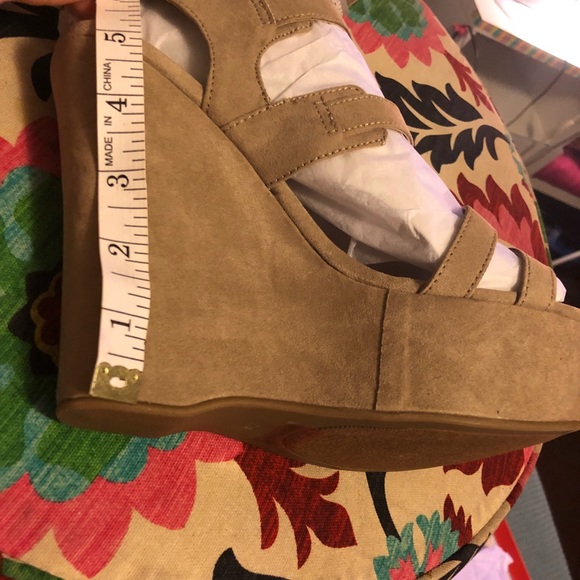 Size 7.5 GUESS suede wedges - Picture 4 of 5